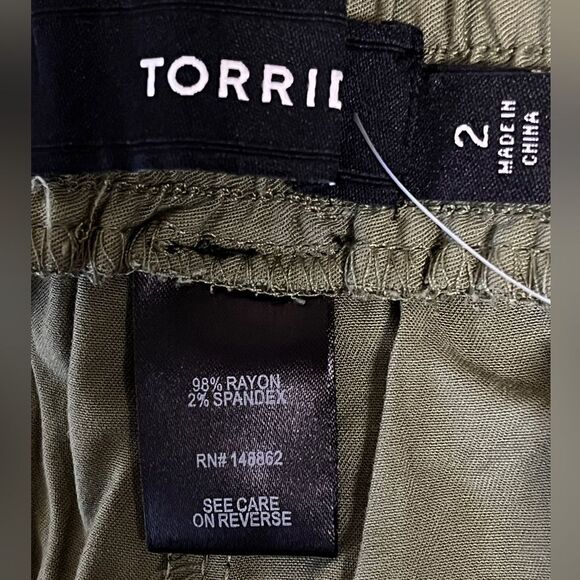 NWT Torrid Relaxed Taper Stretch Tie Front Pants  Size 2 - Picture 4 of 7